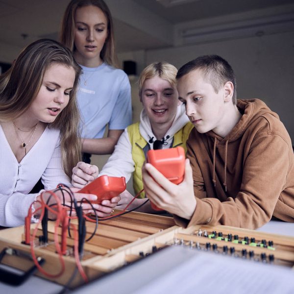 Larare och elever experimenterar